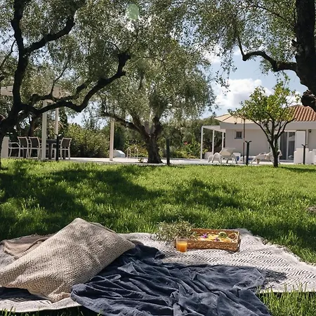 Matina - 350m From The Beach, By Zantewize